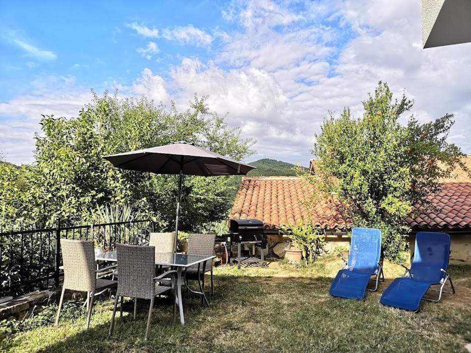 Appartma Katja Gabrovica pri Črnem Kalu Exterior foto