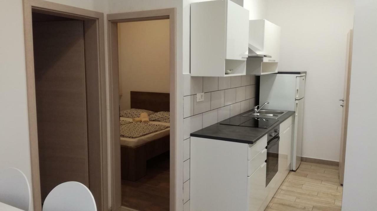 Appartma Katja Gabrovica pri Črnem Kalu Exterior foto